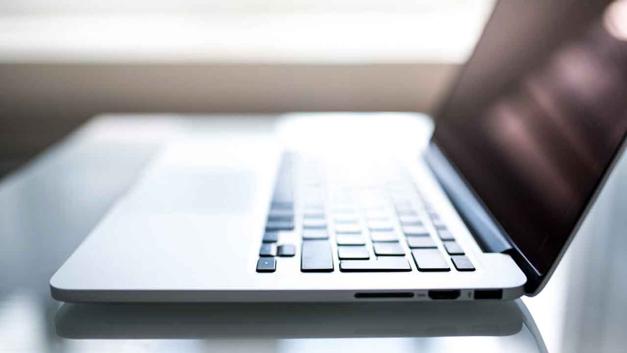 How Businesses Can Thrive Amid Digitalization and Globalization