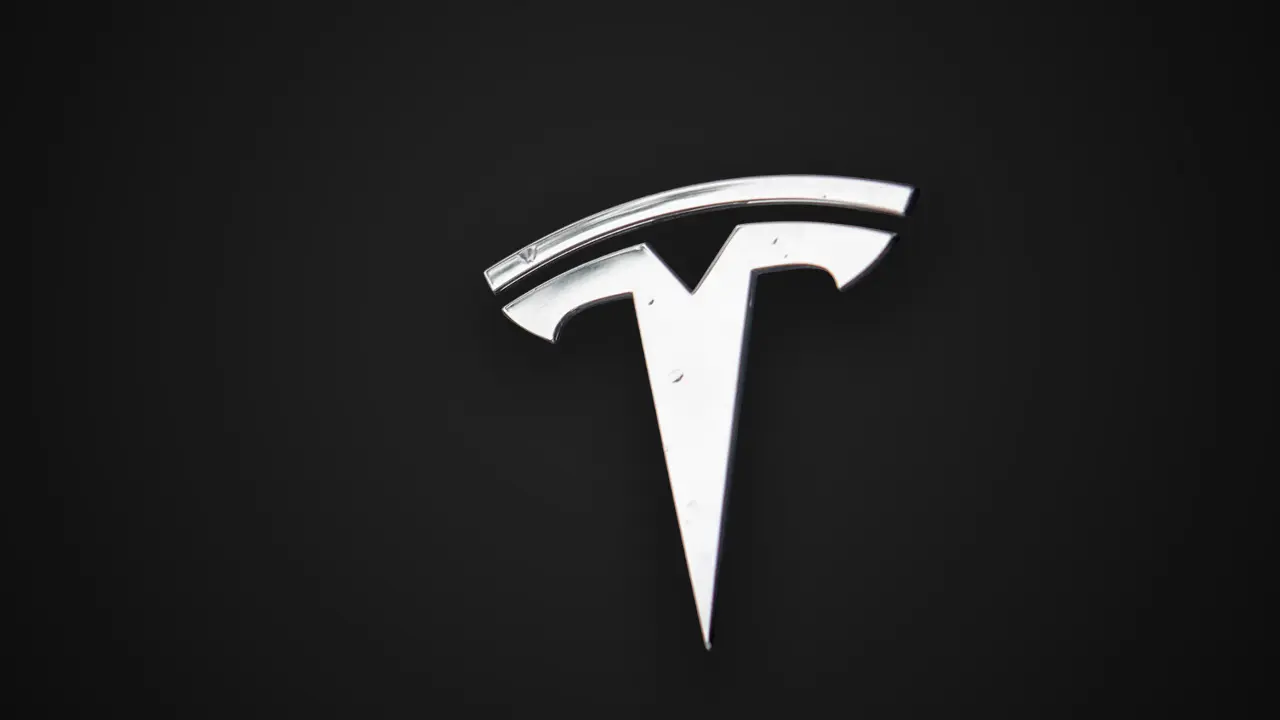 Tesla Disbands Dojo Supercomputer Team, Shifts Focus to Global Technology Partnerships